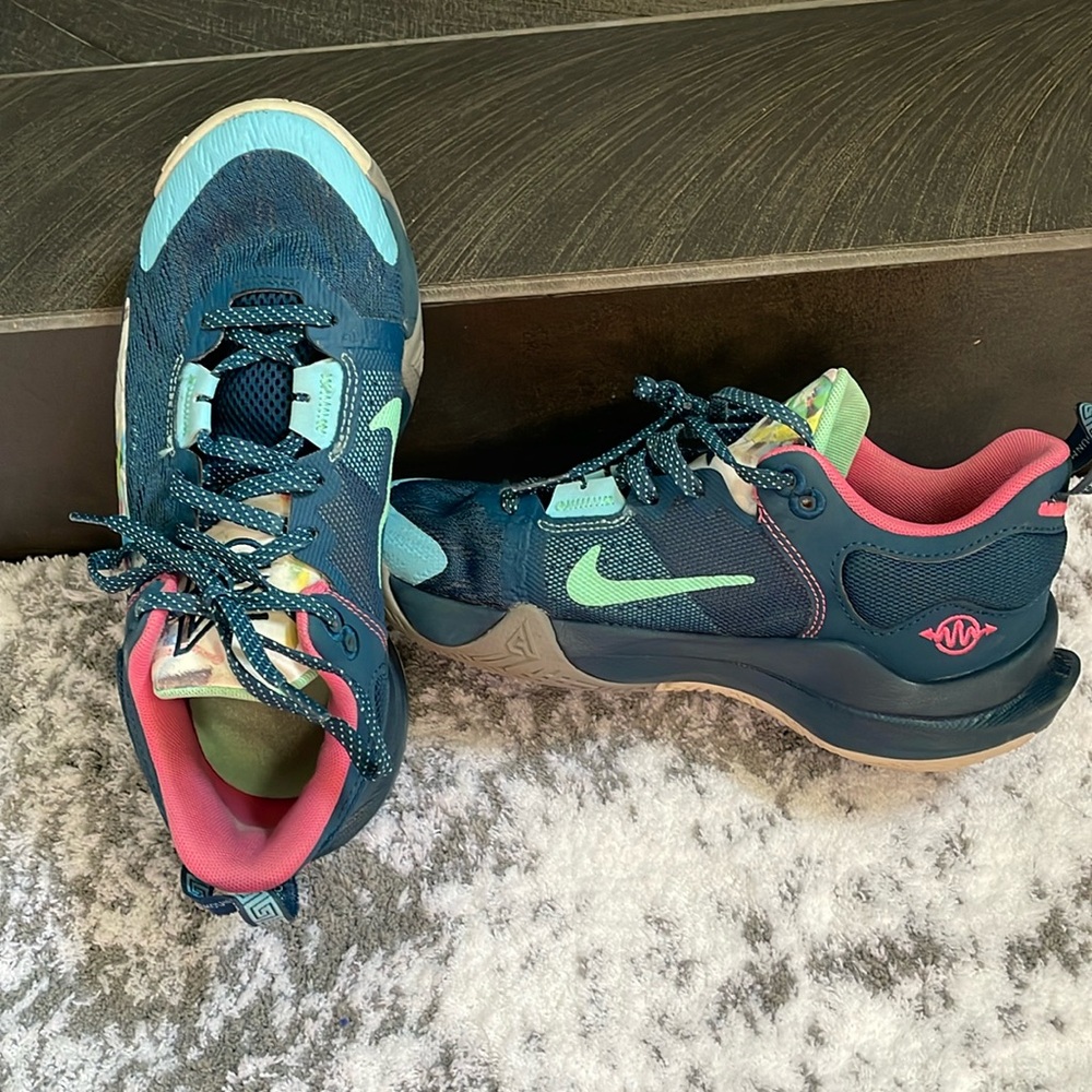 Youth 4 basketball shoes